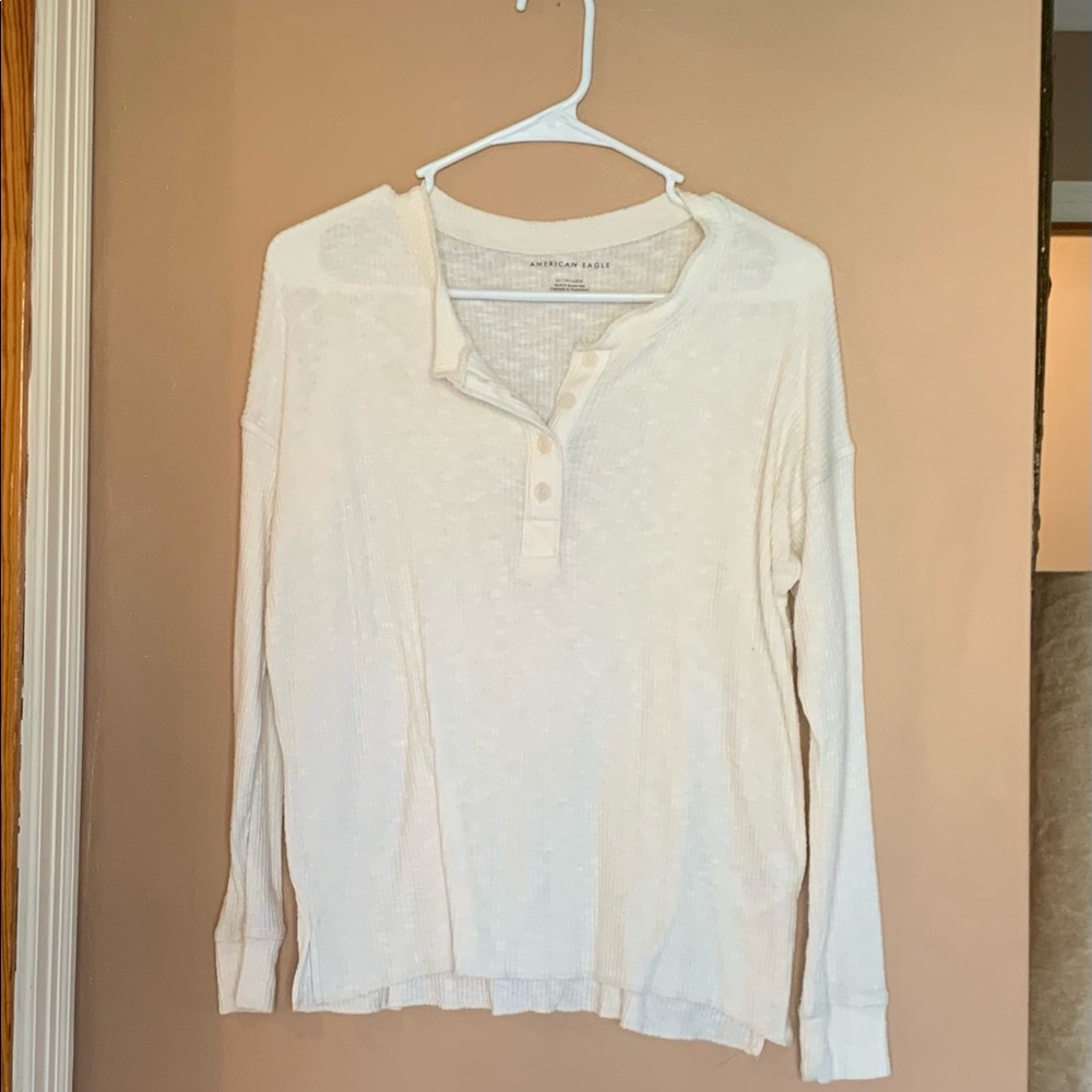 American Eagle 🦅 size XS ribbed long sleeved top. Ribbed with cuffed sleeved